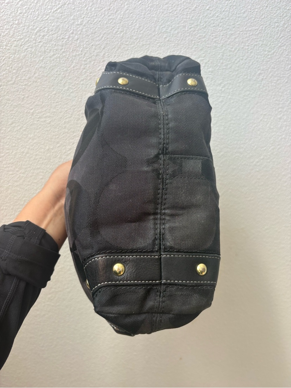 Coach Signature Canvas Hobo Bag in black - Picture 5 of 9